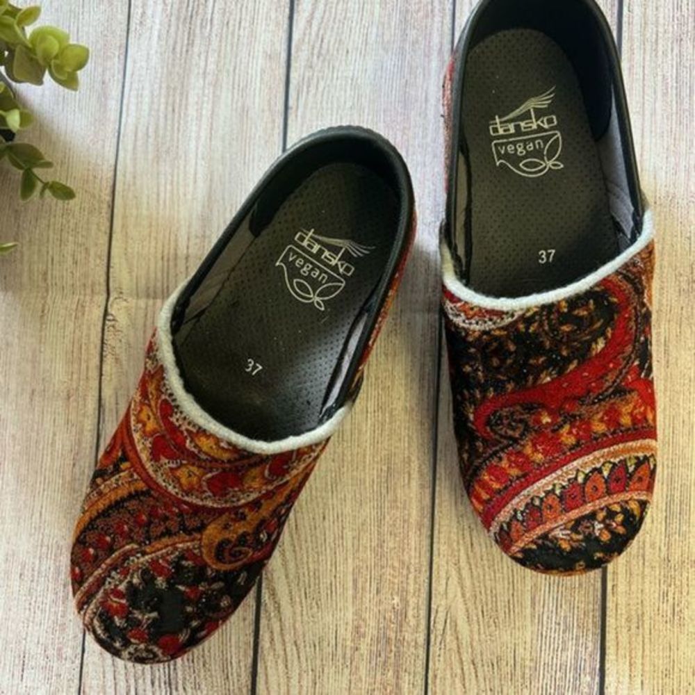 Dansko vegan shoes size 37 women’s